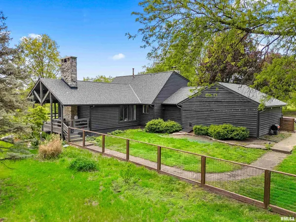 $330,000 | 3207 East Hidden Valley Lane, Chillicothe, IL 61523
