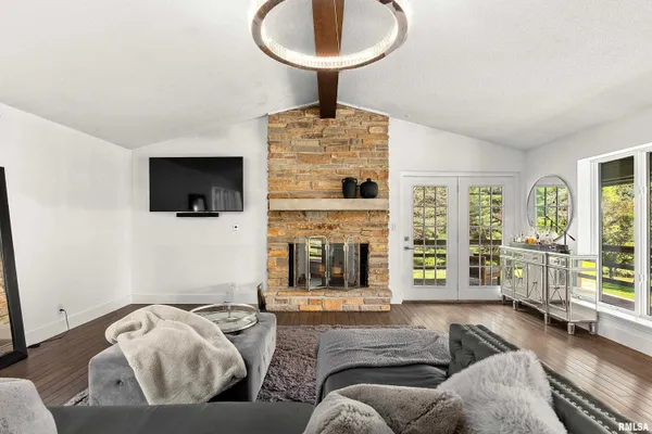 $330,000 | 3207 East Hidden Valley Lane, Chillicothe, IL 61523