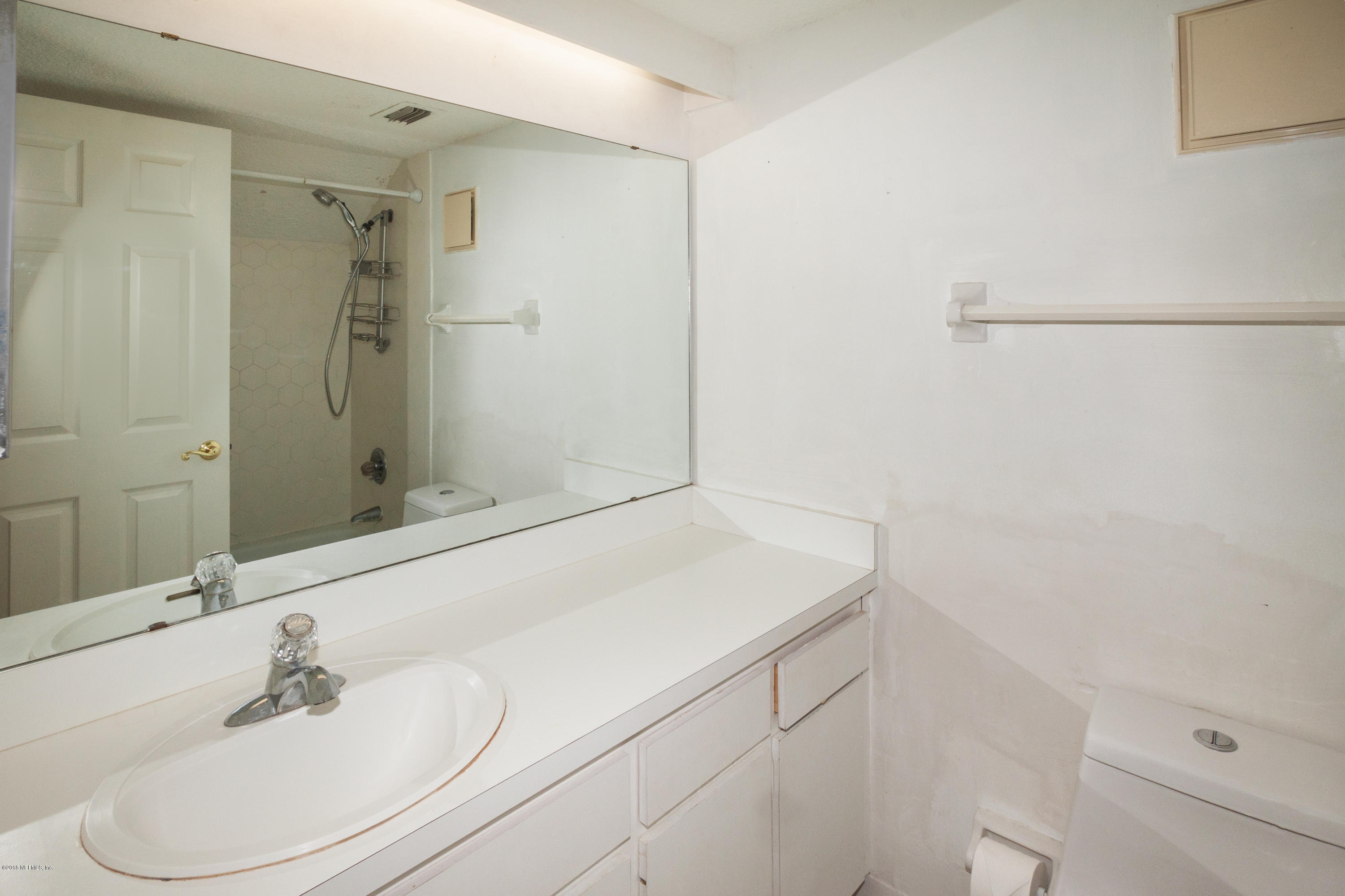 2277 Seminole Road, Unit C Atlantic Beach, FL 32233 - Photo 16 of 27 bath