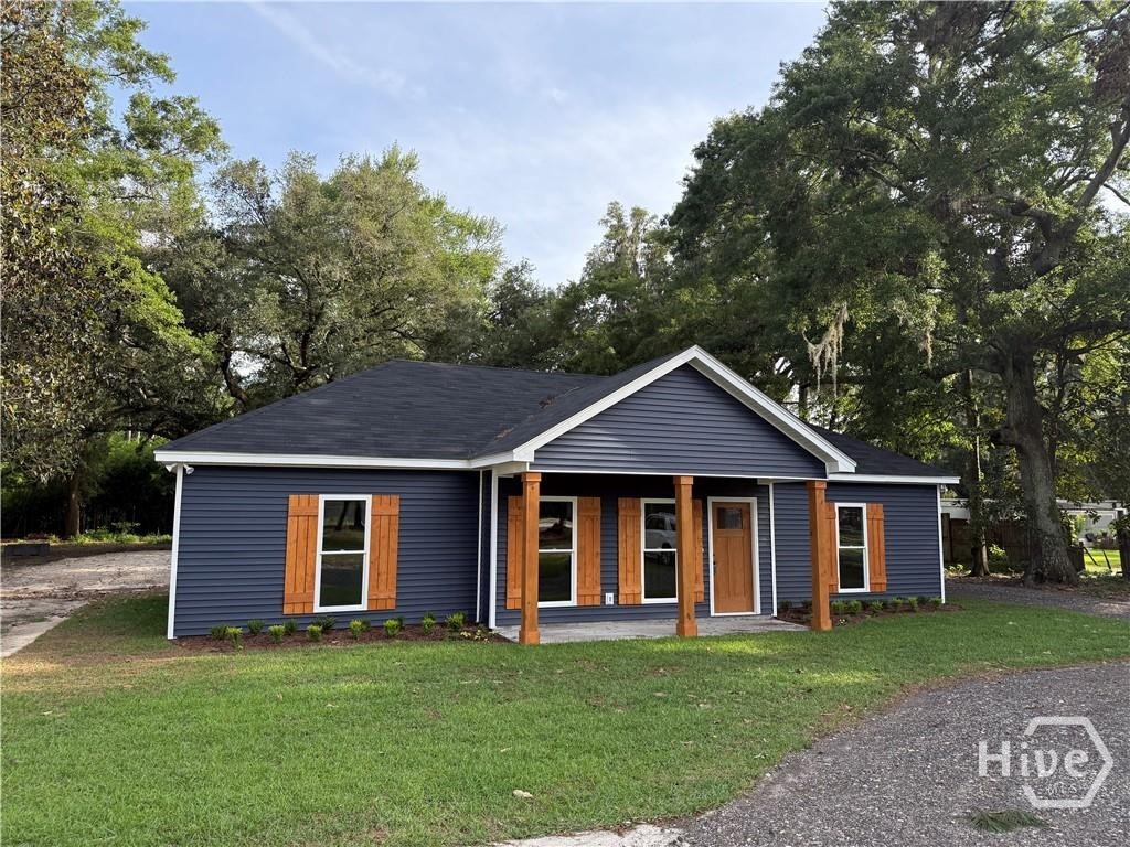 309 Honey Ridge Road Guyton, GA 31312 - Photo 3 of 14 Large windows providing natural lighting