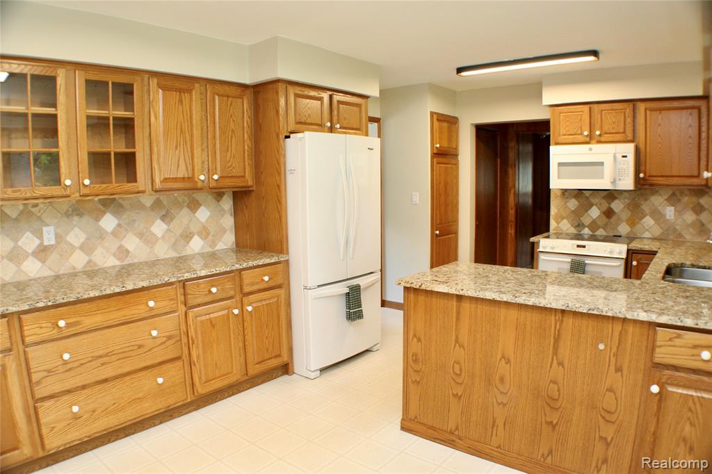 821 Castlebar Drive Rochester Hills, MI 48309 - Photo 5 of 27