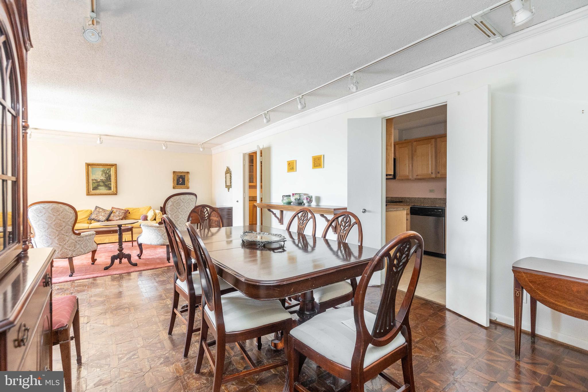 111 Hamlet Hill Road, Unit 906 Baltimore, MD 21210 - Photo 11 of 28 Flexible open plan