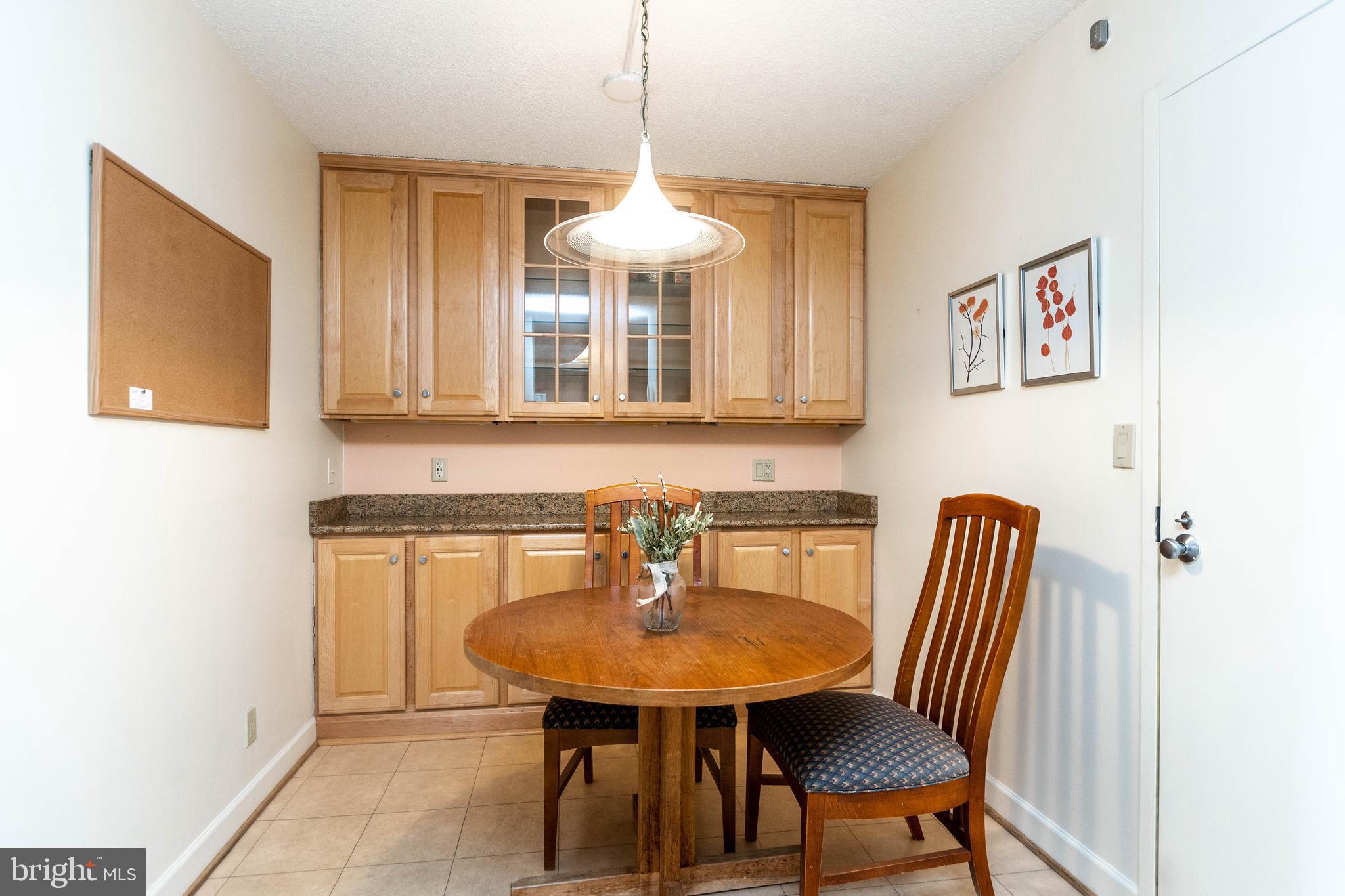111 Hamlet Hill Road, Unit 906 Baltimore, MD 21210 - Photo 14 of 28 Table space and more storage!