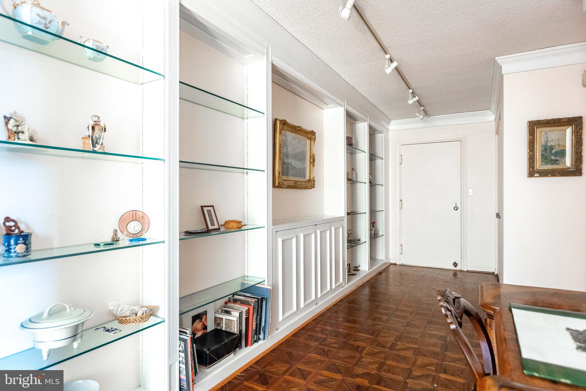 111 Hamlet Hill Road, Unit 906 Baltimore, MD 21210 - Photo 4 of 28 Gracious entry hall with full length built-ins