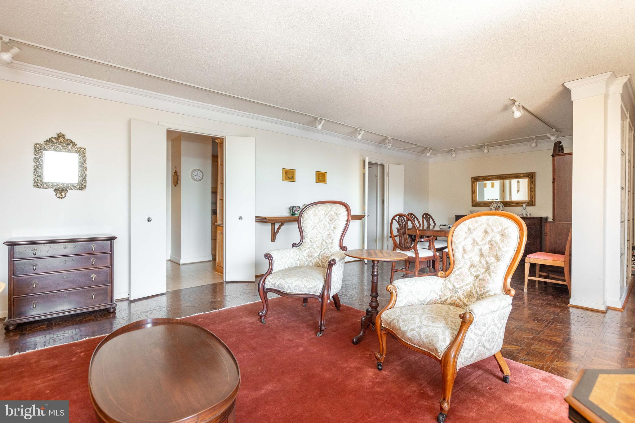 111 Hamlet Hill Road, Unit 906 Baltimore, MD 21210 - Photo 7 of 28 Open plan living/dining space
