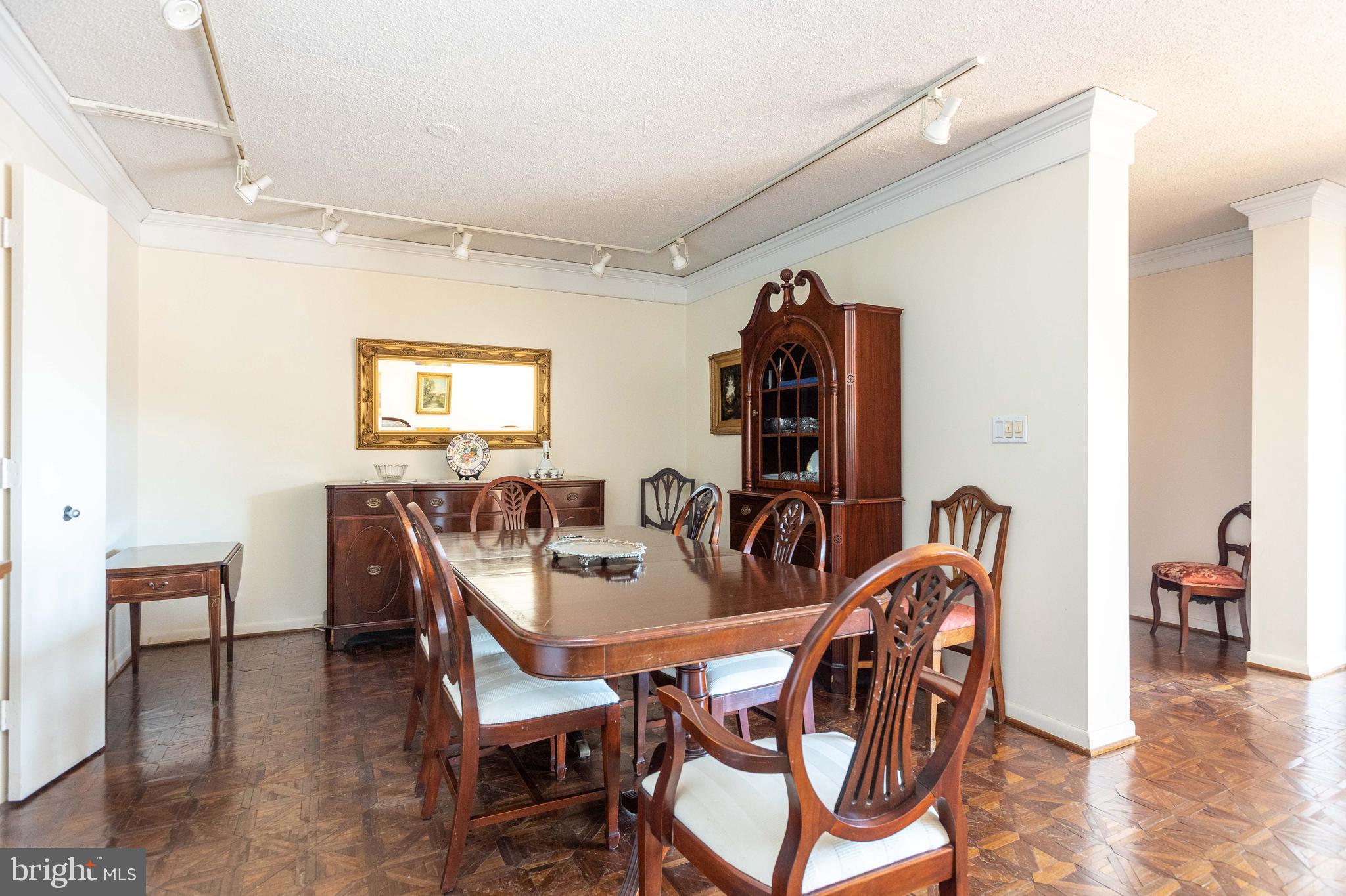 111 Hamlet Hill Road, Unit 906 Baltimore, MD 21210 - Photo 10 of 28 Dining area