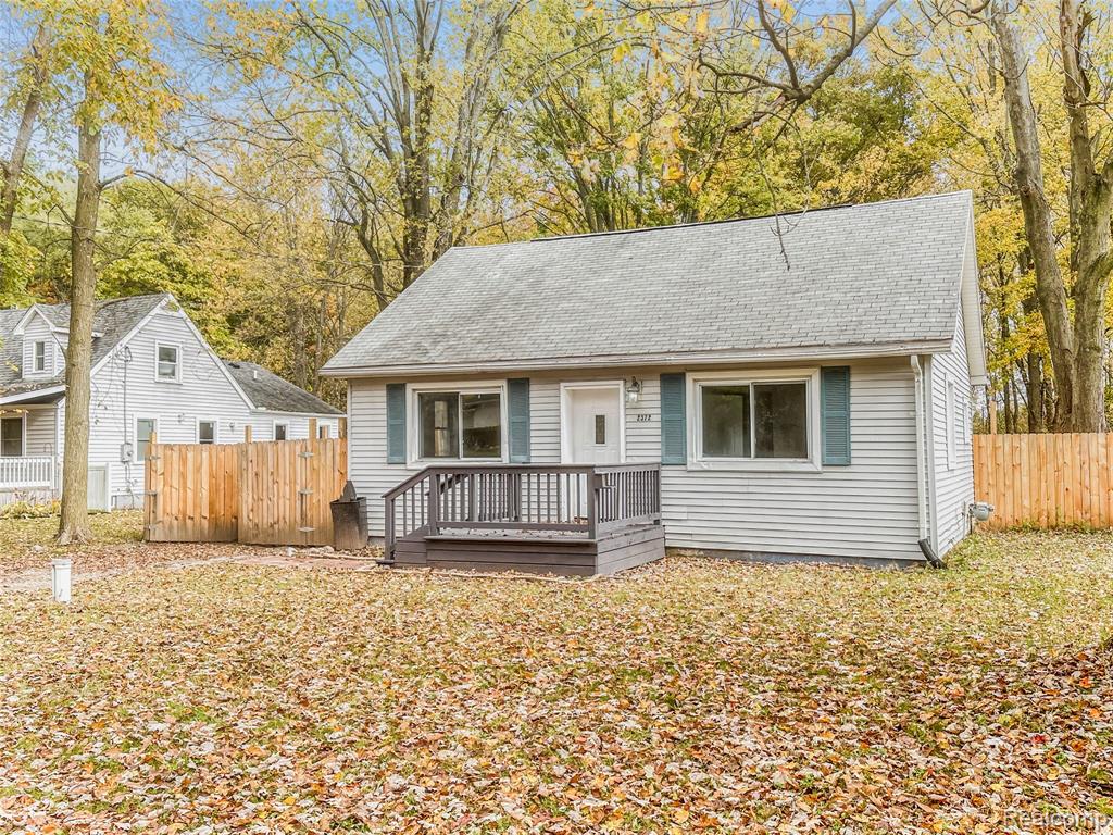 2372 Meadow Street Flushing, MI 48433 - Photo 1 of 17