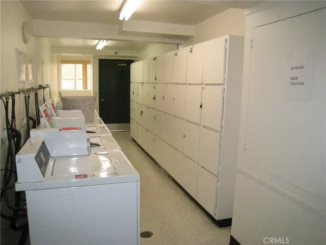 $2,100 | 5328 Newcastle Avenue, Unit 65, Encino, CA 91316