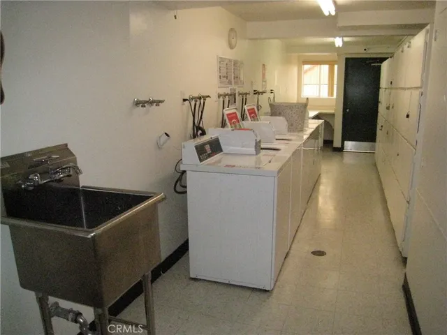 $2,100 | 5328 Newcastle Avenue, Unit 65, Encino, CA 91316