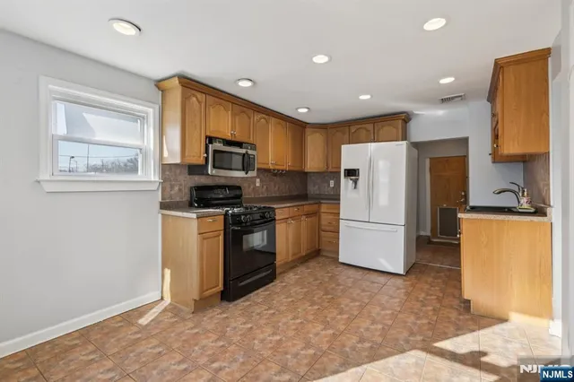 $395,000 | 631 Valley Street, Orange, NJ 07050