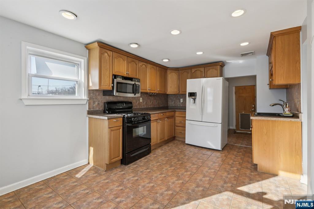 631 Valley Street Orange, NJ 07050 - Photo 13 of 36