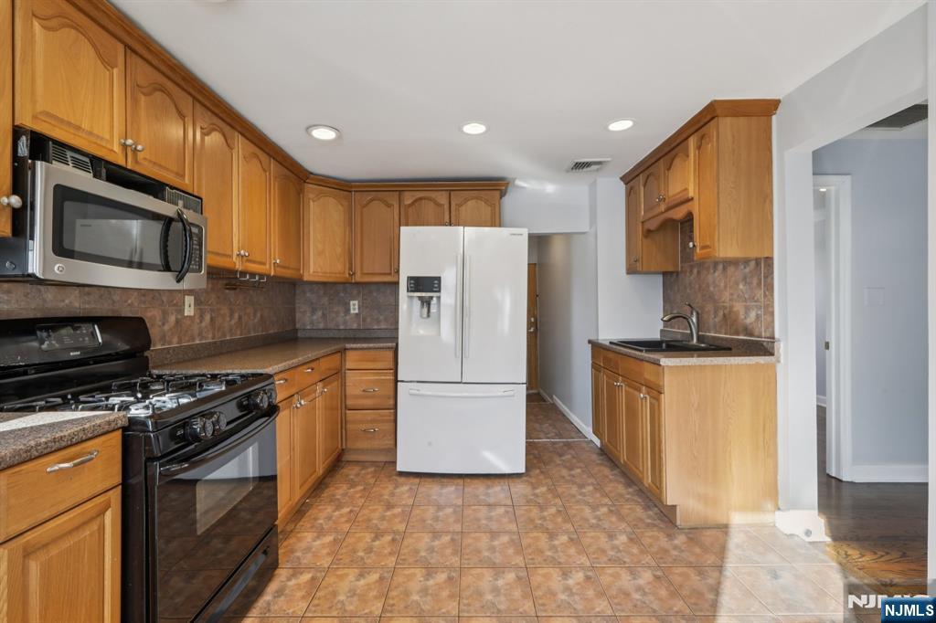 631 Valley Street Orange, NJ 07050 - Photo 16 of 36