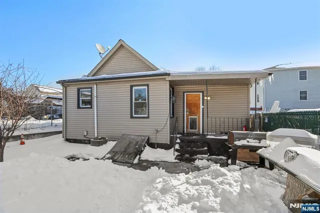 $395,000 | 631 Valley Street, Orange, NJ 07050