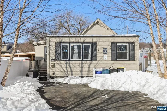 $395,000 | 631 Valley Street, Orange, NJ 07050