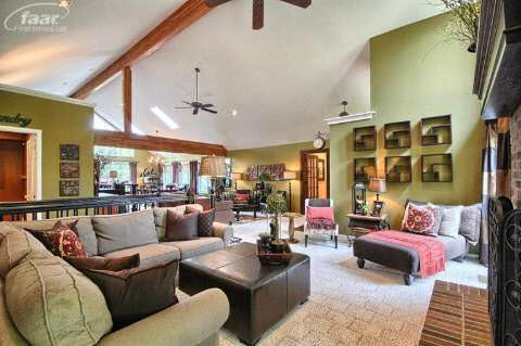 12269 White Lake Road Fenton, MI 48430 - Photo 6 of 32 20415721-5.JPG