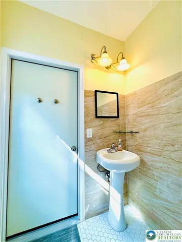 $699,000 | 6405 Robin Road, Lower Macungie Township, PA 18062