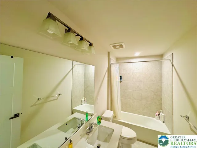 $699,000 | 6405 Robin Road, Lower Macungie Township, PA 18062