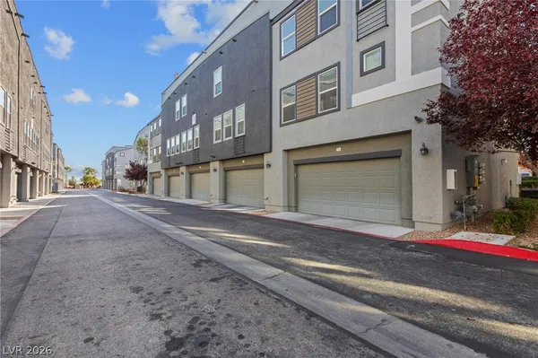 $2,195 | 9050 West Tropicana Avenue, Unit 1055, Las Vegas, NV 89147