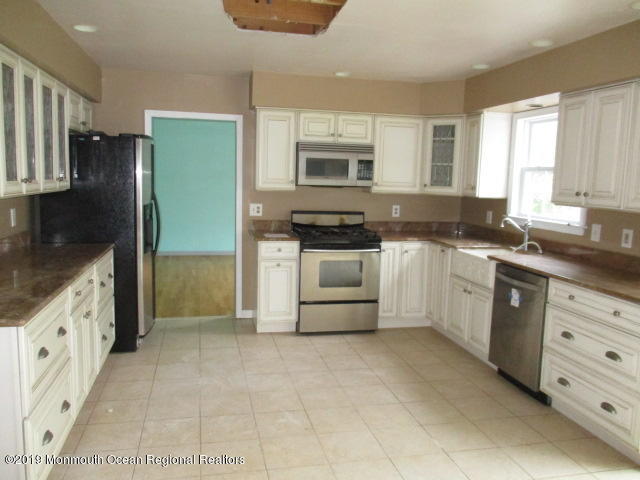 133 Yeoman Road Manahawkin, NJ 08050 - Photo 5 of 16 133 Yeoman (27)