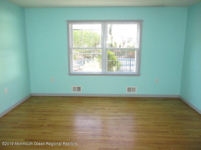 133 Yeoman Road Manahawkin, NJ 08050 - Photo 9 of 16 133 Yeoman (26)