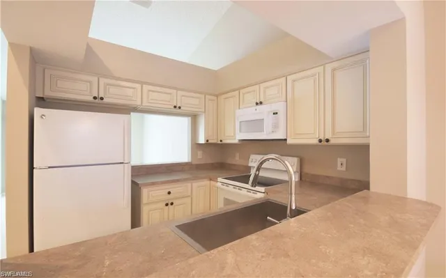 $2,000 | 125 Wading Bird Circle, Unit C205, Naples, FL 34110