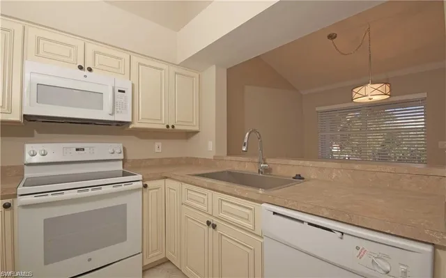 $2,000 | 125 Wading Bird Circle, Unit C205, Naples, FL 34110