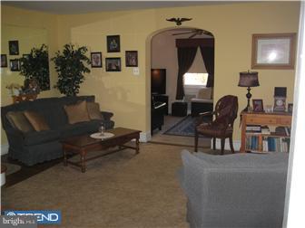 201 Ashby Road Upper Darby, PA 19082 - Photo 3 of 12 Living Room