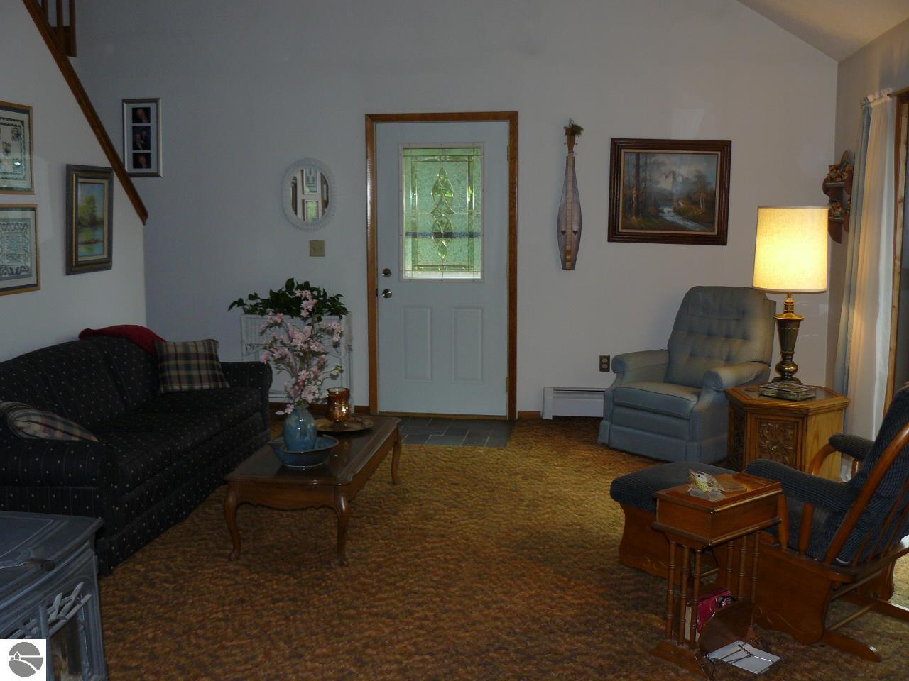 8103 South Lakeview Road Traverse City, MI 49684 - Photo 8 of 31 1775122-7.JPG