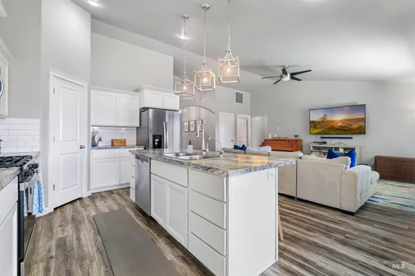 $385,000 | 4037 North Blue Cascade Court East, Buhl, ID 83316