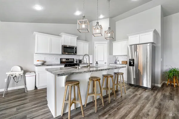 $385,000 | 4037 North Blue Cascade Court East, Buhl, ID 83316