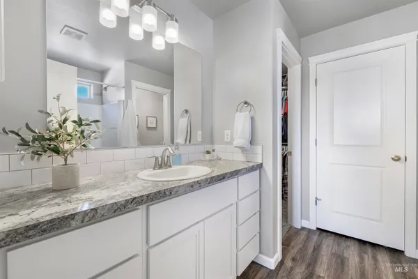 $385,000 | 4037 North Blue Cascade Court East, Buhl, ID 83316