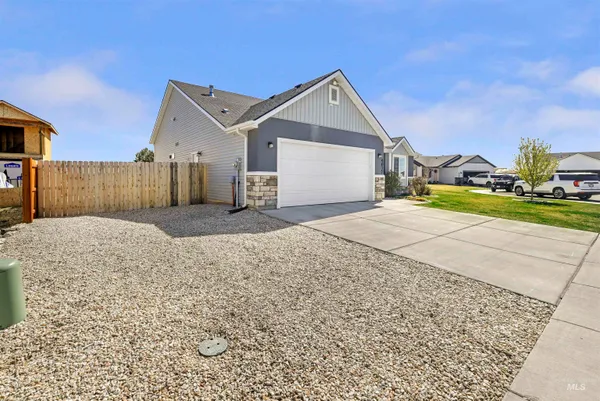 $385,000 | 4037 North Blue Cascade Court East, Buhl, ID 83316