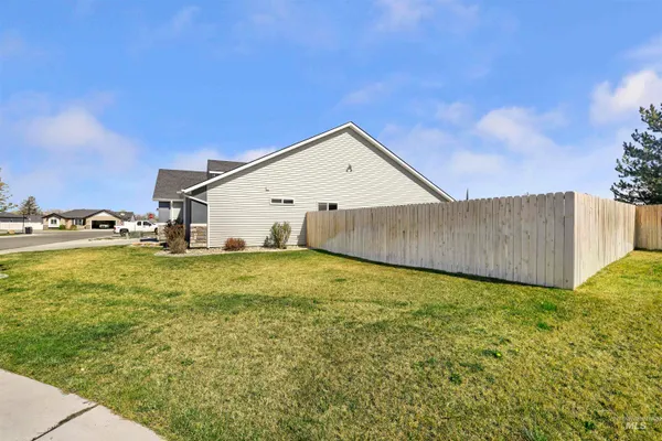 $385,000 | 4037 North Blue Cascade Court East, Buhl, ID 83316