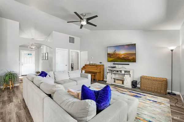 $385,000 | 4037 North Blue Cascade Court East, Buhl, ID 83316