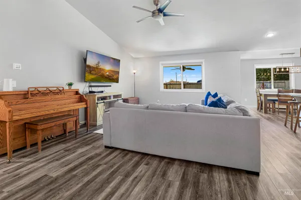 $385,000 | 4037 North Blue Cascade Court East, Buhl, ID 83316