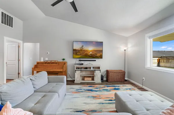 $385,000 | 4037 North Blue Cascade Court East, Buhl, ID 83316