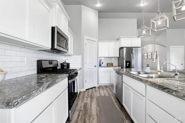 $385,000 | 4037 North Blue Cascade Court East, Buhl, ID 83316