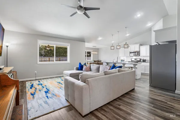 $385,000 | 4037 North Blue Cascade Court East, Buhl, ID 83316