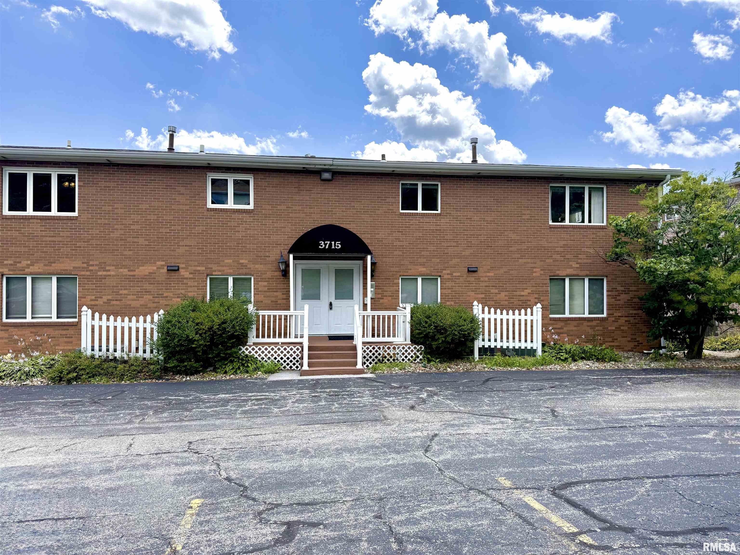 3715 35th Street, Unit 3 Moline, IL 61265 - Photo 2 of 23