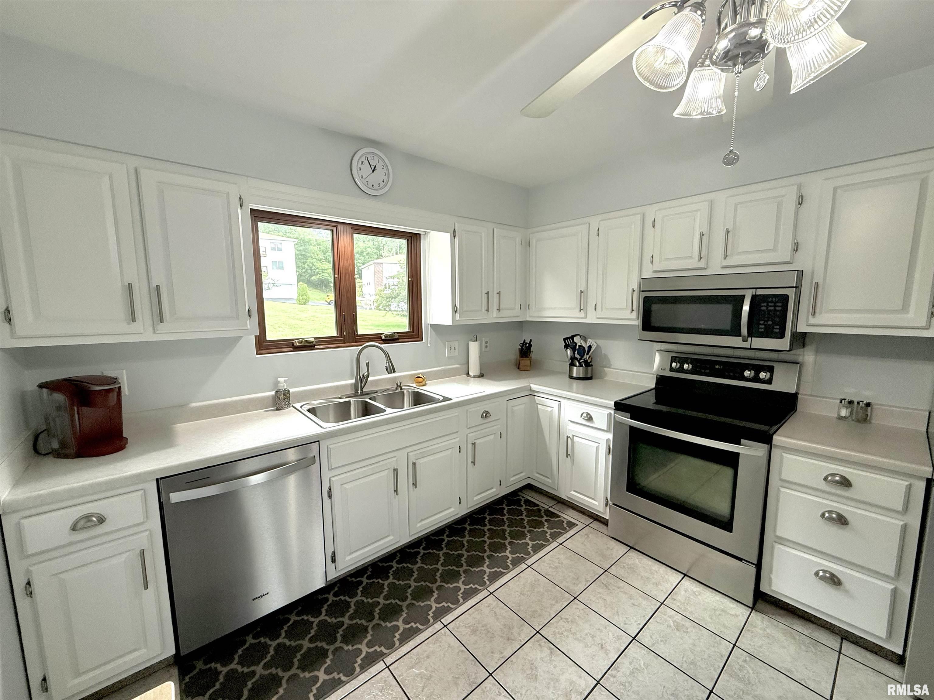 3715 35th Street, Unit 3 Moline, IL 61265 - Photo 10 of 23