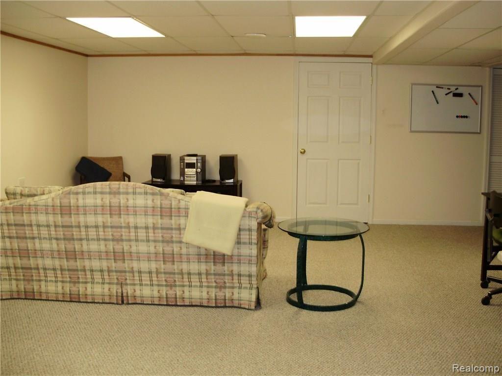2267 Crystal Drive, Unit 34 Rochester, MI 48309 - Photo 23 of 33 P5190836.JPG