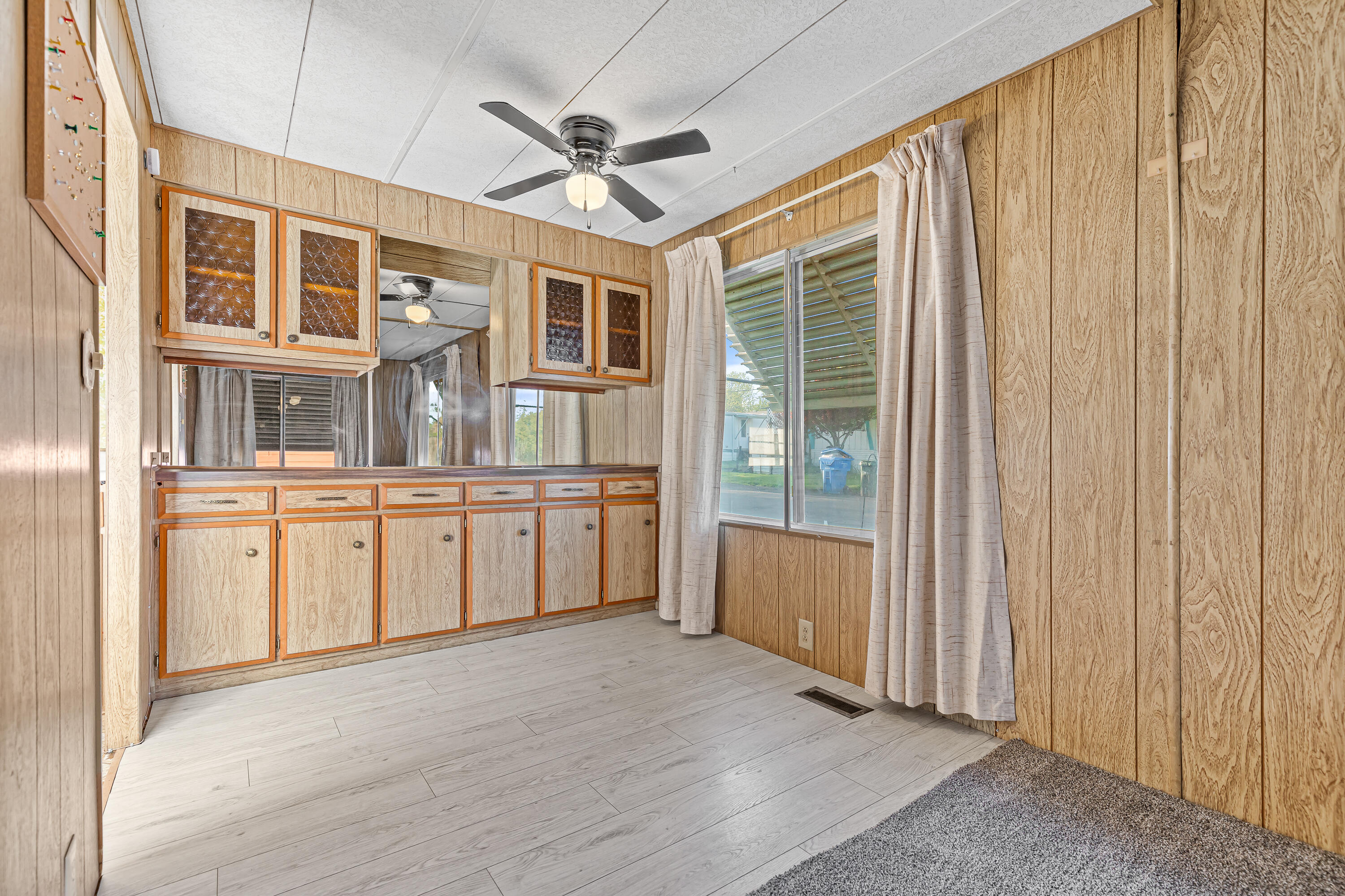 421 Stevens Road, Unit 21 Eagle Point, OR 97524 - Photo 7 of 25 9R9A2473