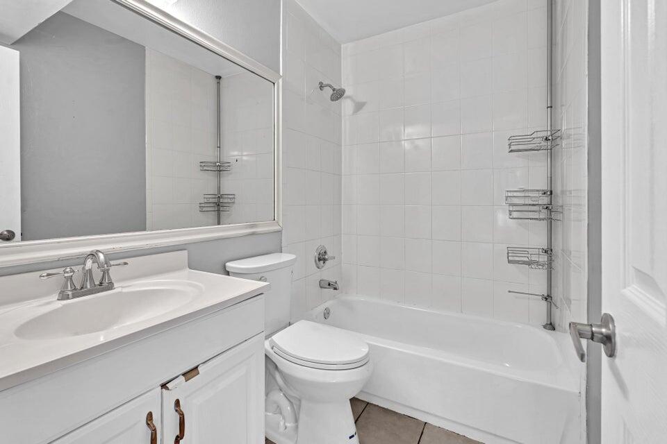 2438 Southridge Road Delray Beach, FL 33444 - Photo 31 of 52 20240716200938947125000000-o