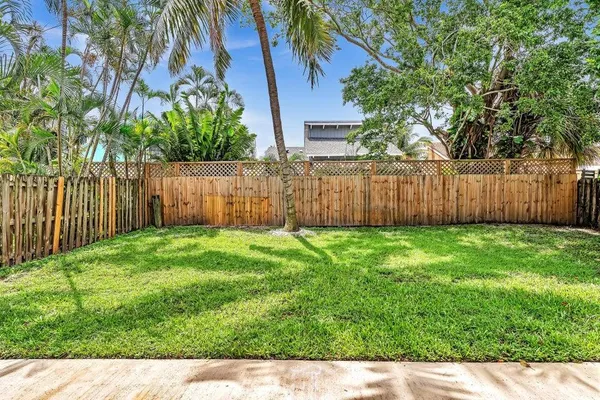 $3,500 | 2438 Southridge Road, Delray Beach, FL 33444