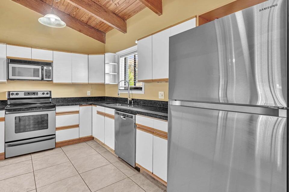 2438 Southridge Road Delray Beach, FL 33444 - Photo 5 of 52 20240716200826402980000000-o