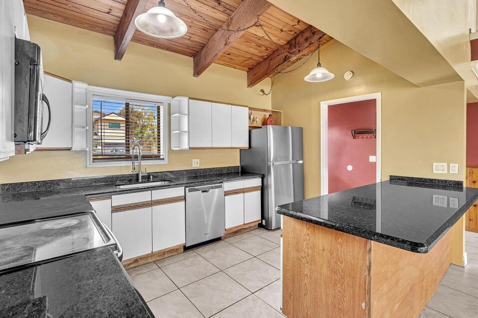 2438 Southridge Road Delray Beach, FL 33444 - Photo 6 of 52 20240716200835516173000000-o