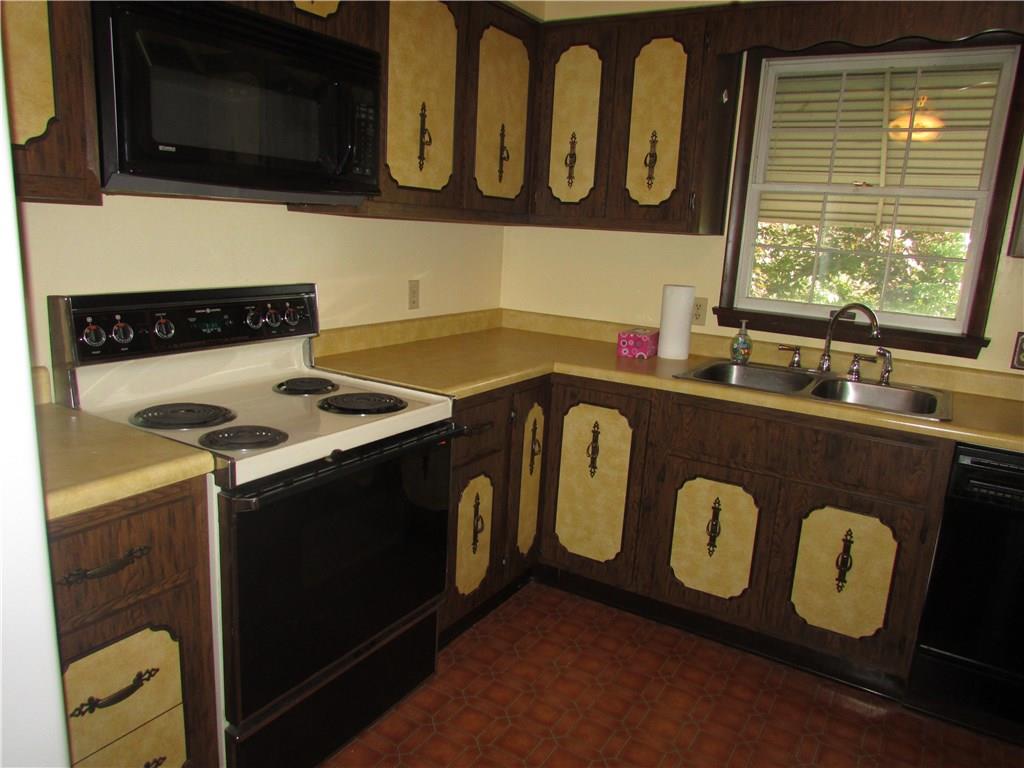 4867 Williamsport Road Elizabeth, PA 15037 - Photo 13 of 25 Kitchen