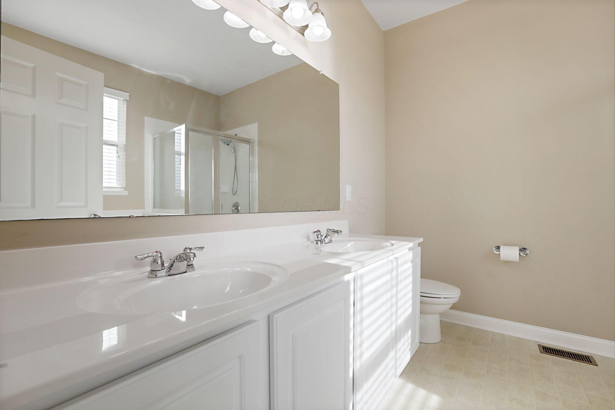 6313 Chetti Drive Columbus, OH 43213 - Photo 29 of 88 Private Primary Bathroom