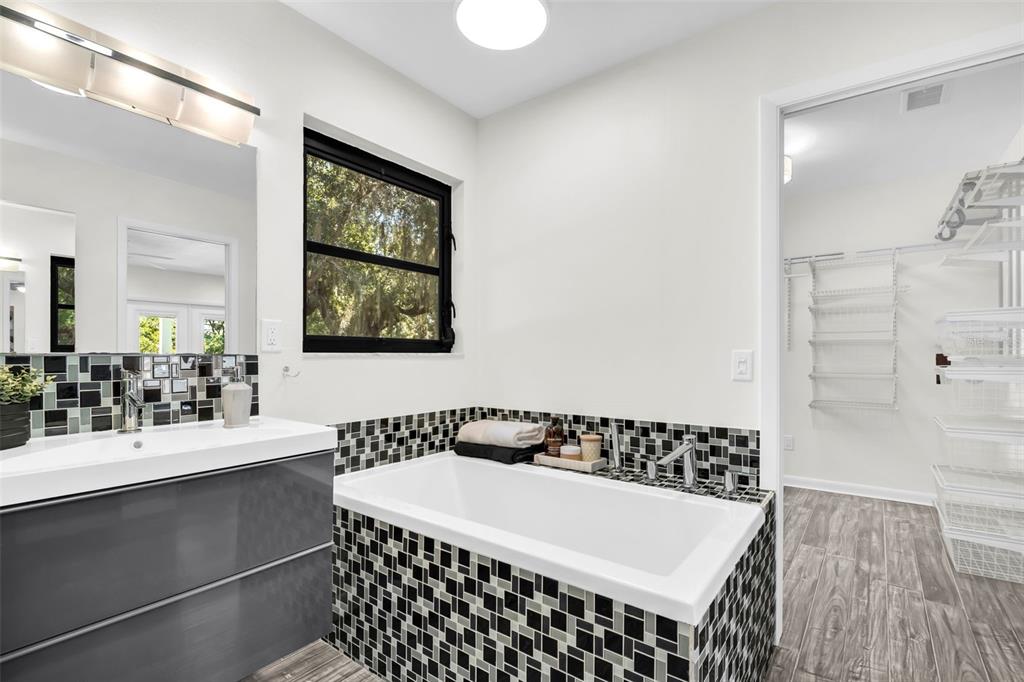 810 Warren Road Lutz, FL 33548 - Photo 26 of 68 Gallery Image 26
