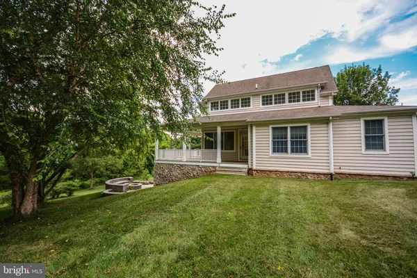 a view of a house with a backyard